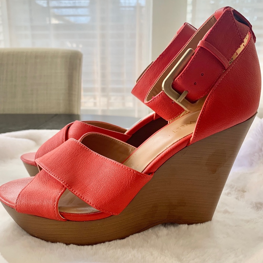 Nine West red platform sandal, size 7